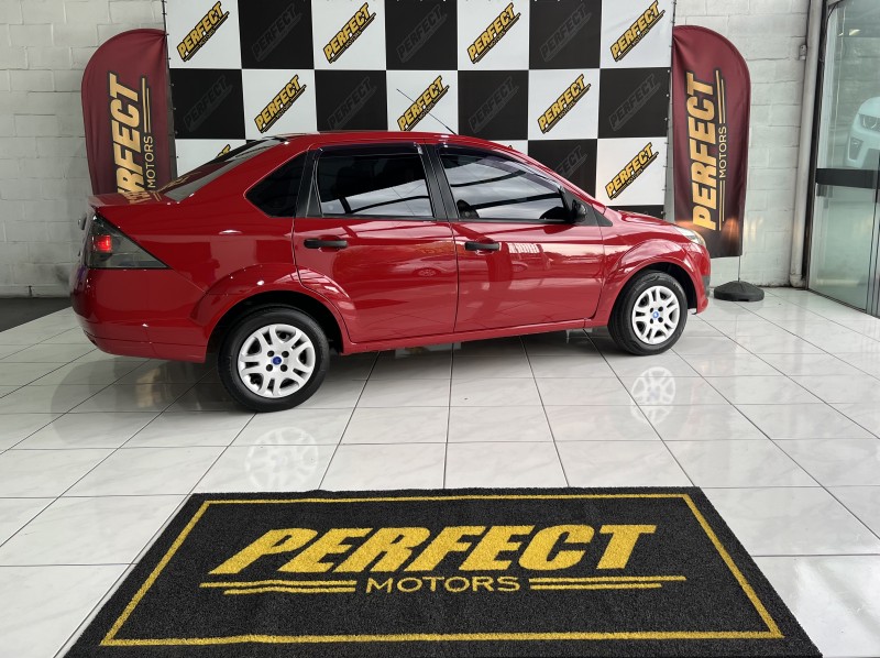 FIESTA 1.6 SE SEDAN 16V FLEX 4P MANUAL - 2011 - PORTãO