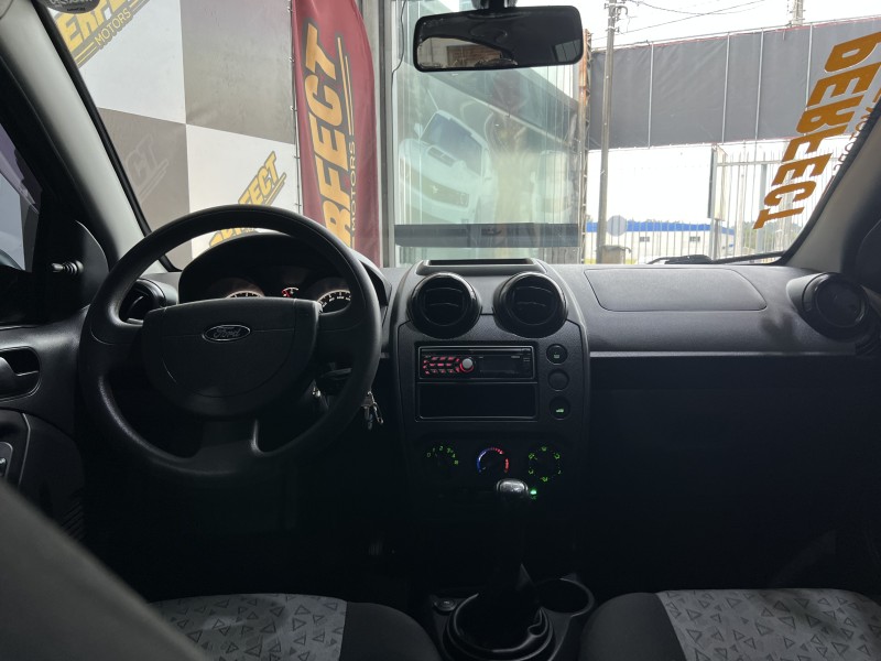 FIESTA 1.6 SE SEDAN 16V FLEX 4P MANUAL - 2011 - PORTãO