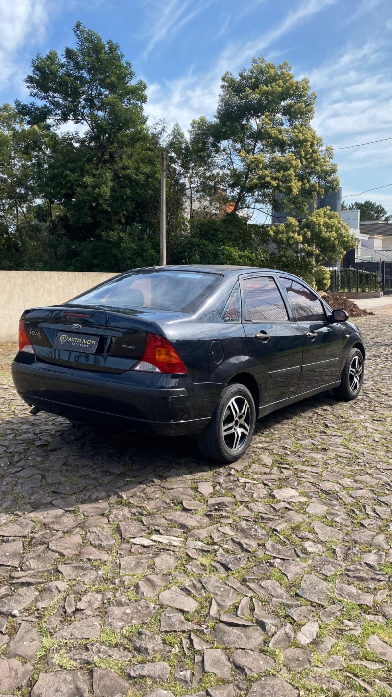 FOCUS 1.6 8V GASOLINA 4P MANUAL - 2008 - IVOTI