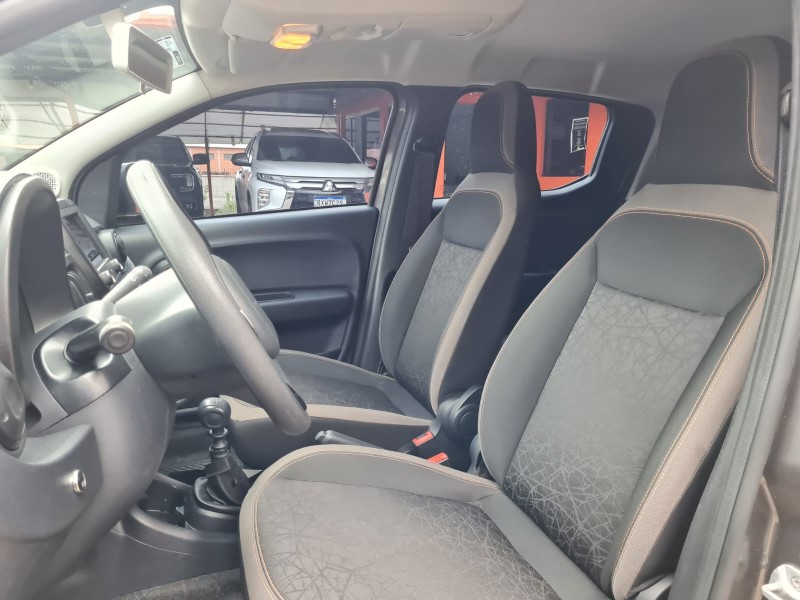 MOBI 1.0 TREKKING 8V FLEX 4P MANUAL - 2024 - CANELA