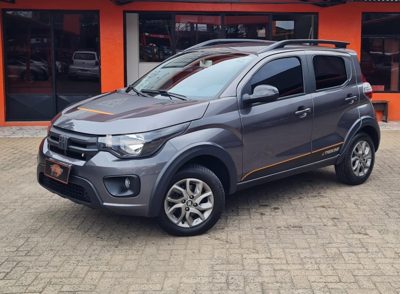 MOBI 1.0 TREKKING 8V FLEX 4P MANUAL - 2024 - CANELA