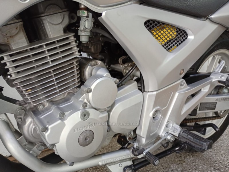 CB 250F TWISTER CBS - 2005 - CAMPO BOM