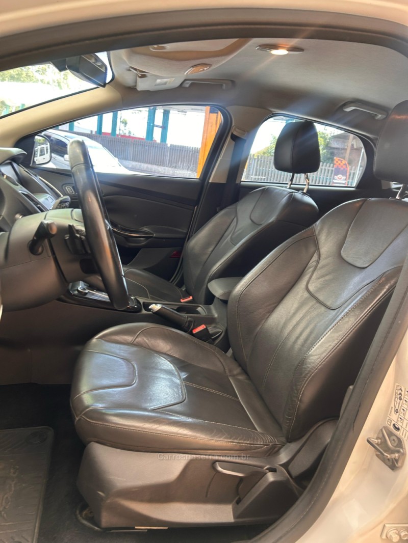 FOCUS 2.0 TITANIUM PLUS 16V FLEX 4P AUTOMÁTICO - 2016 - SAPUCAIA DO SUL