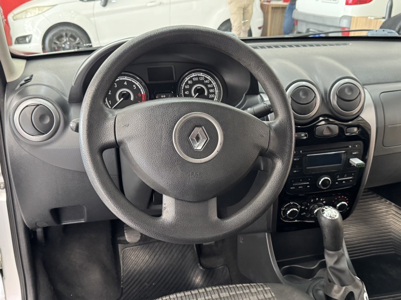SANDERO 1.0 EXPRESSION 16V FLEX 4P MANUAL - 2014 - CAXIAS DO SUL