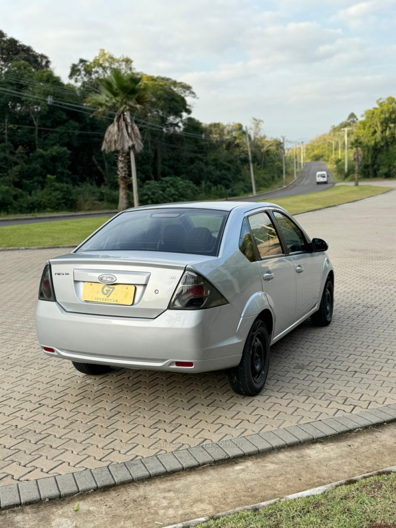 FIESTA 1.6 MPI 8V GASOLINA 4P MANUAL - 2013 - IVOTI