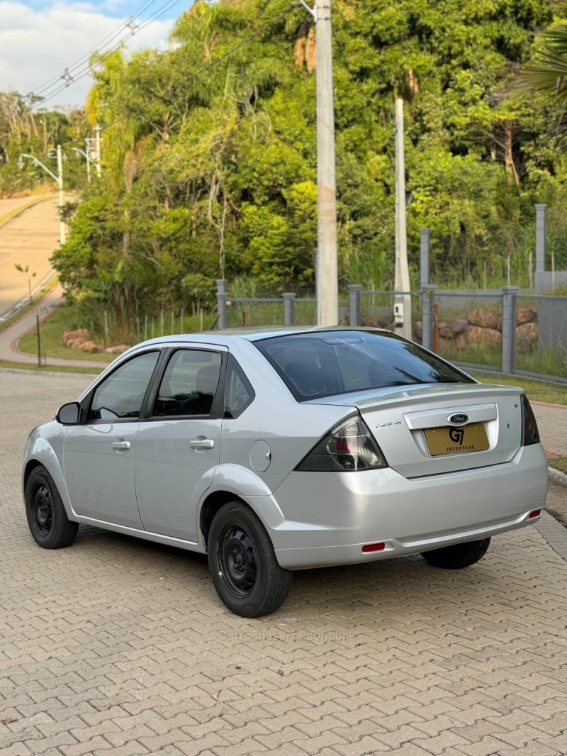 FIESTA 1.6 MPI 8V GASOLINA 4P MANUAL - 2013 - IVOTI