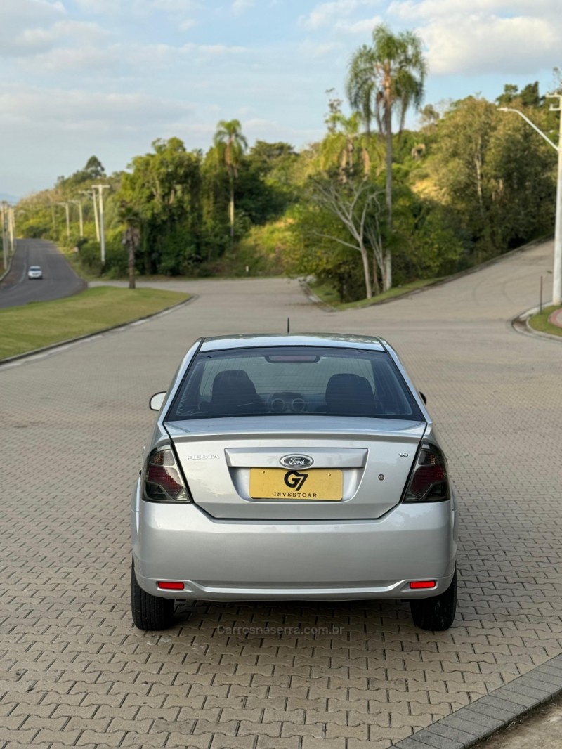 FIESTA 1.6 MPI 8V GASOLINA 4P MANUAL - 2013 - IVOTI