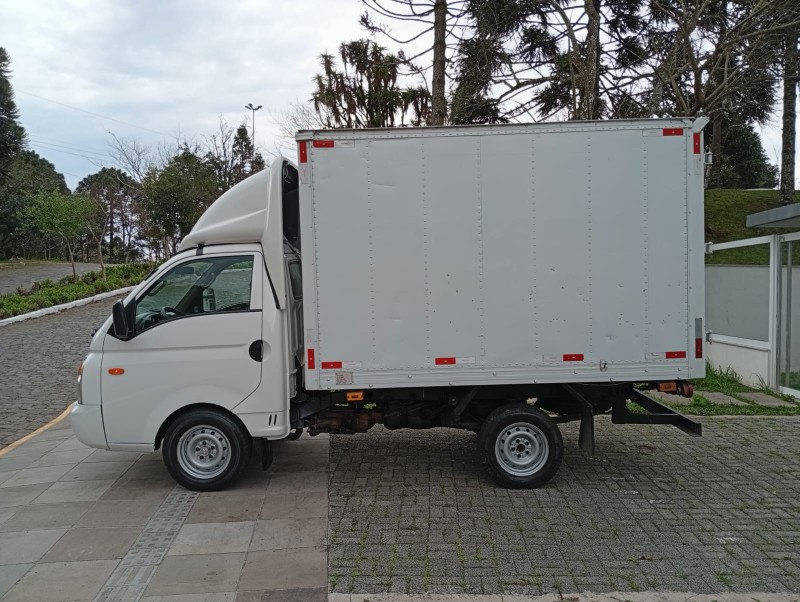 HR 2.5 LONGO BAÚ 4X2 16V 130CV TURBO INTERCOOLER DIESEL 2P MANUAL - 2010 - FARROUPILHA