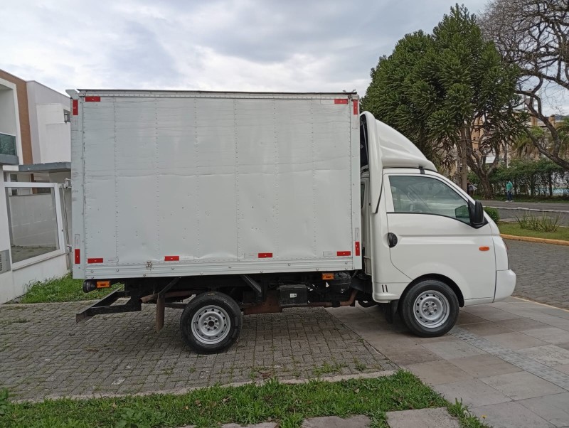 HR 2.5 LONGO BAÚ 4X2 16V 130CV TURBO INTERCOOLER DIESEL 2P MANUAL - 2010 - FARROUPILHA