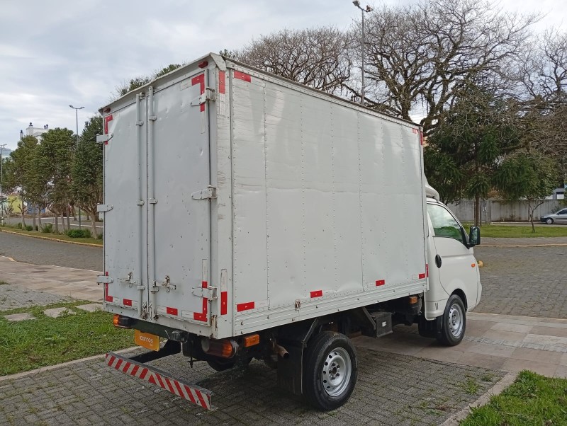 HR 2.5 LONGO BAÚ 4X2 16V 130CV TURBO INTERCOOLER DIESEL 2P MANUAL - 2010 - FARROUPILHA