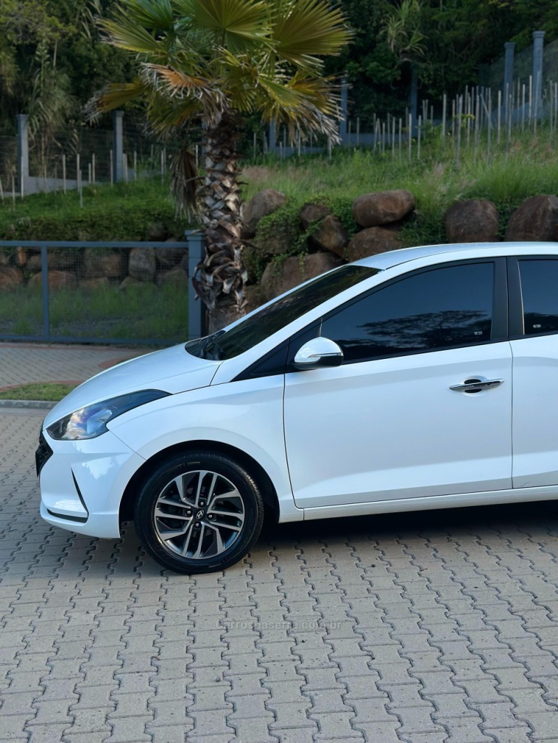 HB20 1.0 PLATINUM 12V TURBO FLEX 4P AUTOMÁTICO - 2022 - IVOTI