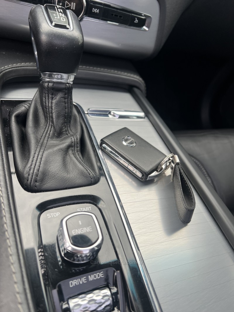 XC90 2.0 T6 MOMENTUM GASOLINA AWD 4P AUTOMÁTICO - 2016 - CAMPO BOM