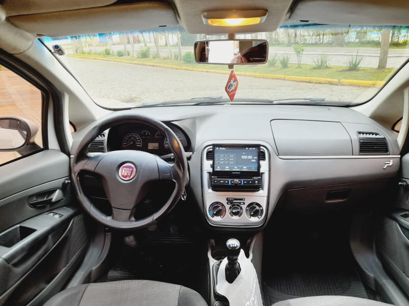 PUNTO 1.4 ATTRACTIVE 8V FLEX 4P MANUAL - 2012 - FARROUPILHA