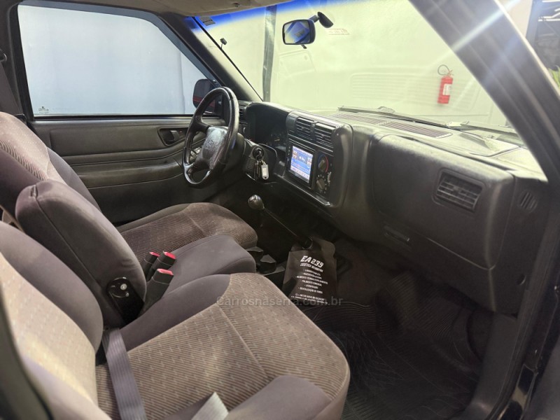 BLAZER 2.2 MPFI STD 4X2 8V GASOLINA 4P MANUAL - 2000 - SAPIRANGA