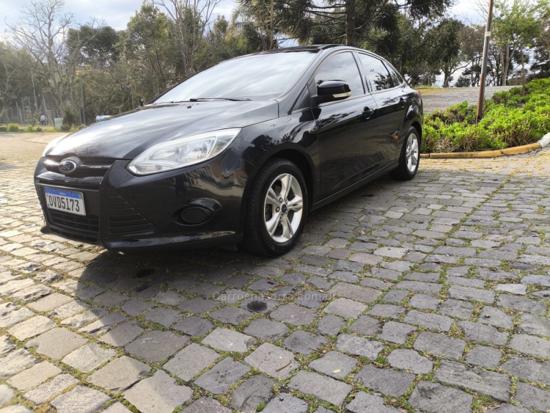 FOCUS 1.6 GLX SEDAN 8V FLEX 4P MANUAL - 2014 - FARROUPILHA