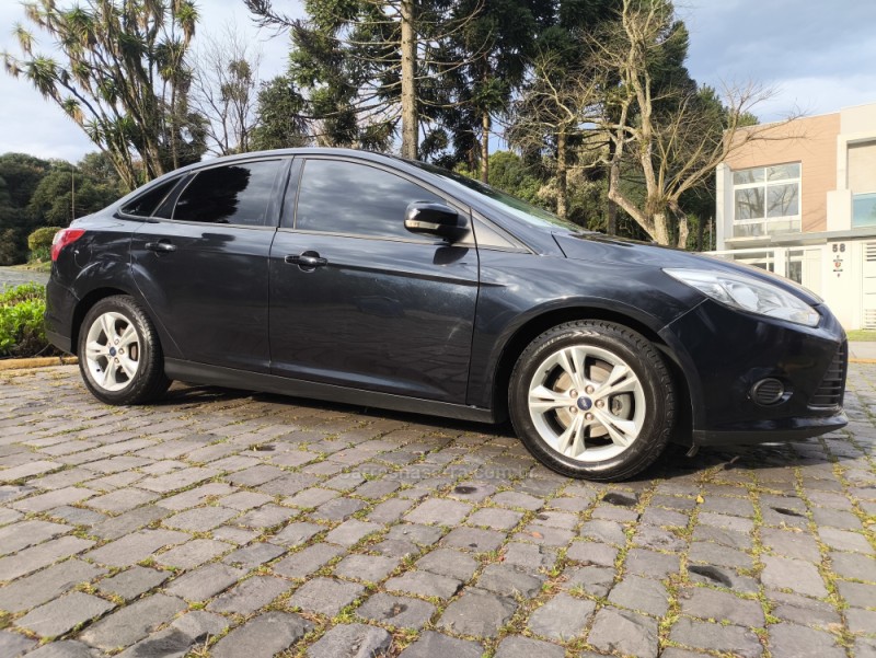 FOCUS 1.6 GLX SEDAN 8V FLEX 4P MANUAL - 2014 - FARROUPILHA