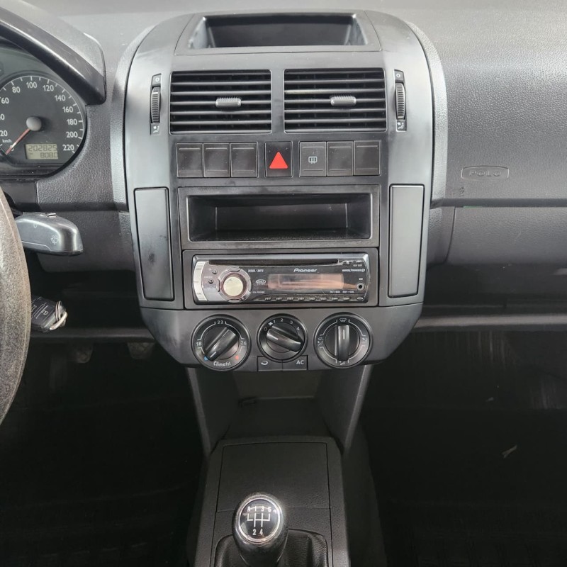 POLO SEDAN 1.6 8V GASOLINA 4P MANUAL - 2003 - CAXIAS DO SUL