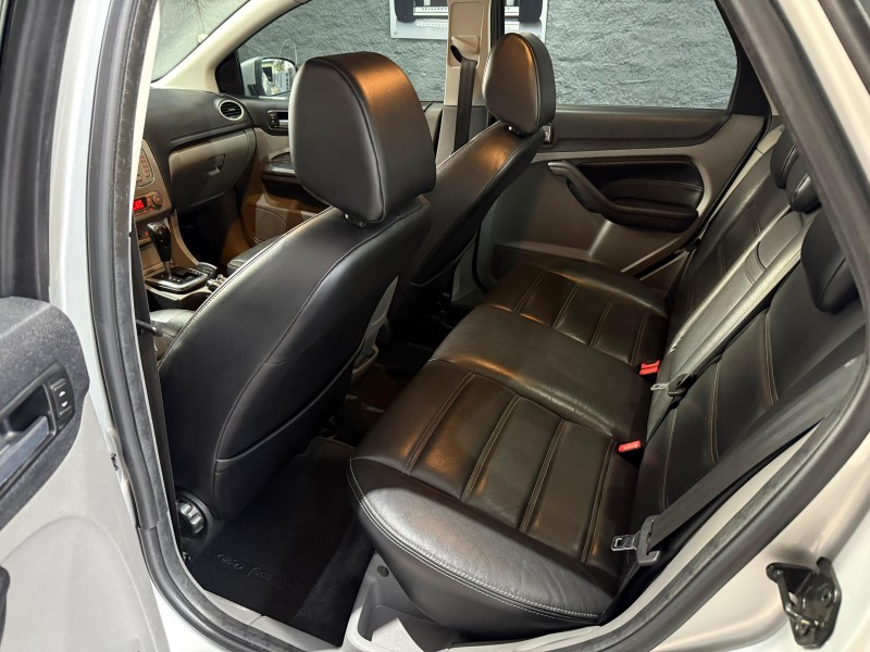 FOCUS 2.0 GLX SEDAN 16V FLEX 4P AUTOMÁTICO - 2013 - FARROUPILHA