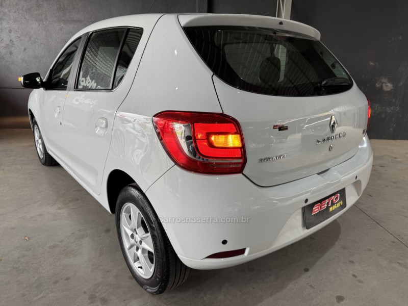 SANDERO 1.6 DYNAMIQUE 8V FLEX 4P MANUAL - 2015 - NOVO HAMBURGO