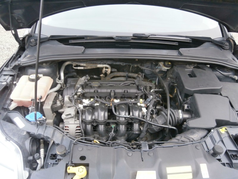 FOCUS 1.6 SE 16V FLEX 4P MANUAL - 2015 - FARROUPILHA