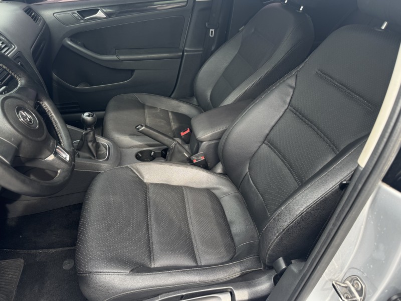 JETTA 2.0 COMFORTLINE FLEX 4P MANUAL - 2011 - CAXIAS DO SUL