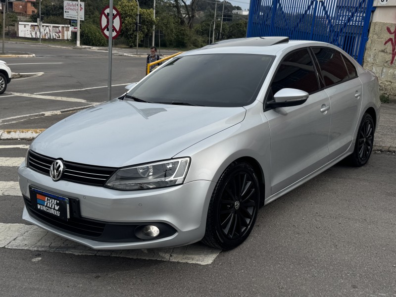 JETTA 2.0 COMFORTLINE FLEX 4P MANUAL - 2011 - CAXIAS DO SUL