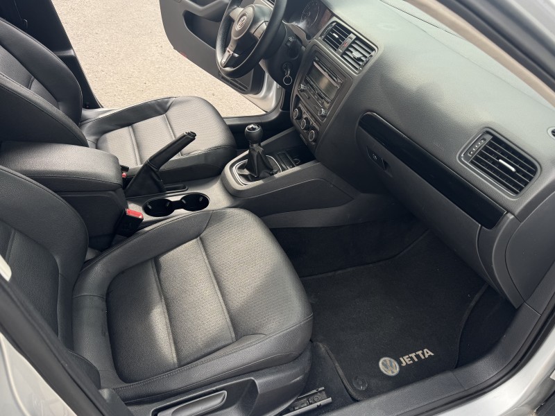 JETTA 2.0 COMFORTLINE FLEX 4P MANUAL - 2011 - CAXIAS DO SUL