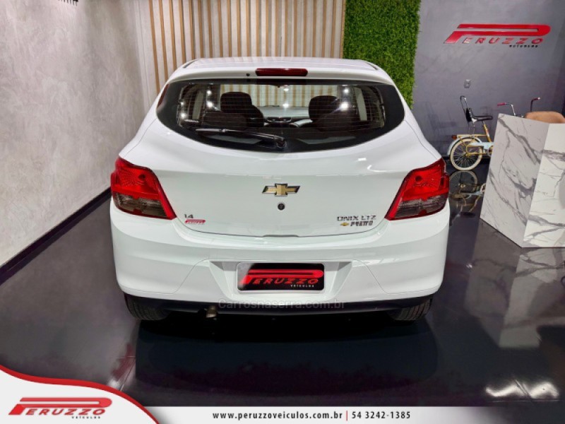 ONIX 1.4 MPFI LTZ 8V FLEX 4P MANUAL - 2015 - NOVA PRATA