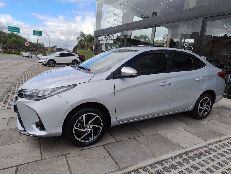 YARIS 1.5 XLS SEDAN 16V FLEX 4P AUTOMÁTICO