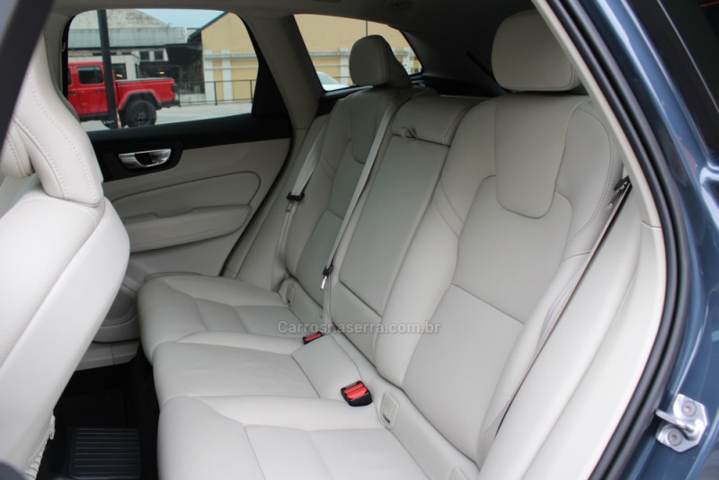 XC60 T8 EXPRESS HÍBRIDO INSCRIPT GASOLINA 4P AUTOMÁTICO - 2022 - CAXIAS DO SUL