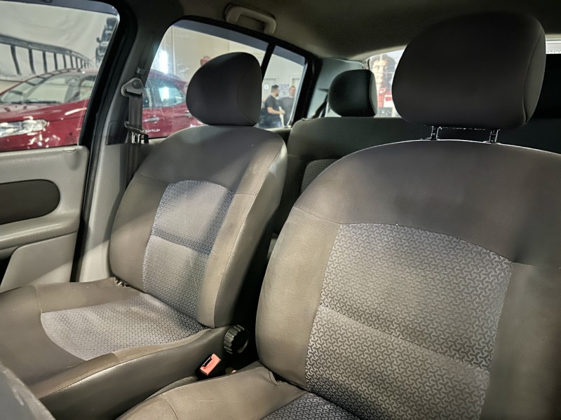 CLIO 1.0 EXPRESSION 16V HI-FLEX 4P MANUAL - 2006 - CAXIAS DO SUL