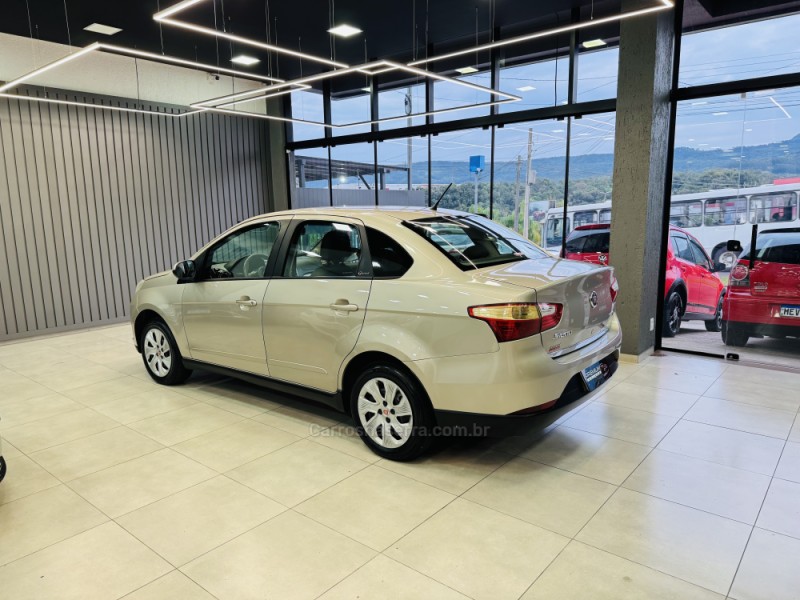 GRAND SIENA 1.4 MPI ATTRACTIVE 8V FLEX 4P MANUAL - 2013 - DOIS IRMãOS