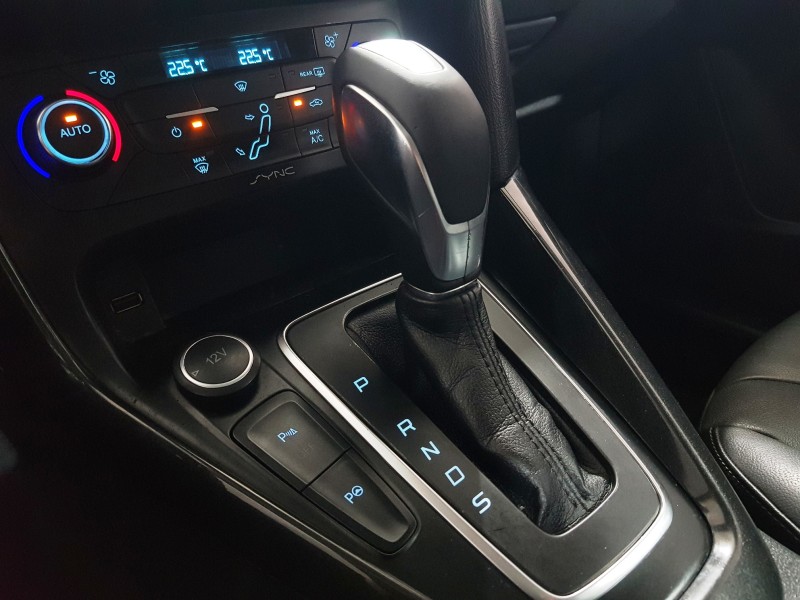 FOCUS 2.0 TITANIUM PLUS 16V FLEX 4P AUTOMÁTICO - 2018 - CAXIAS DO SUL