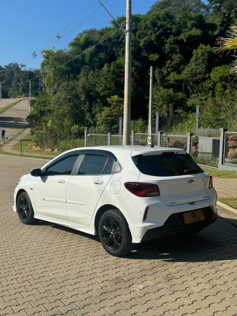 ONIX 1.0 PREMIER II 12V TURBO FLEX 4P AUTOMÁTICO - 2021 - IVOTI