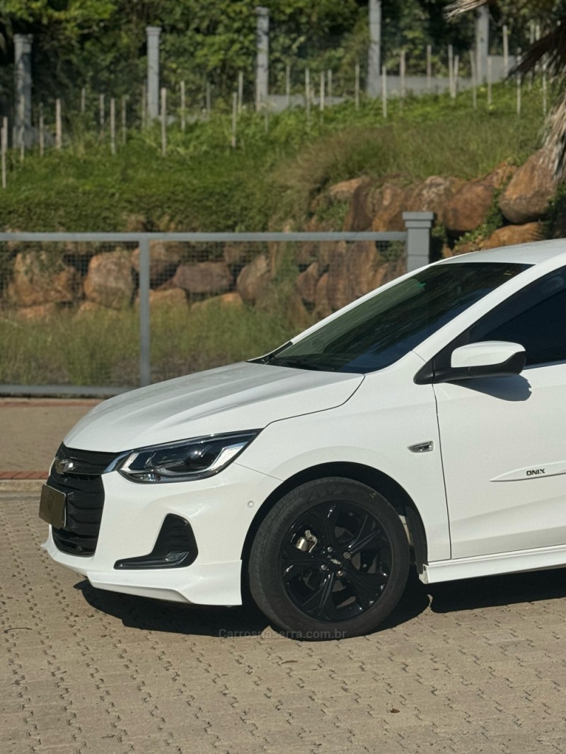 ONIX 1.0 PREMIER II 12V TURBO FLEX 4P AUTOMÁTICO - 2021 - IVOTI