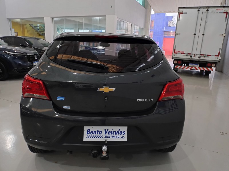 ONIX 1.4 MPFI LT 8V FLEX 4P AUTOMÁTICO - 2017 - BENTO GONçALVES