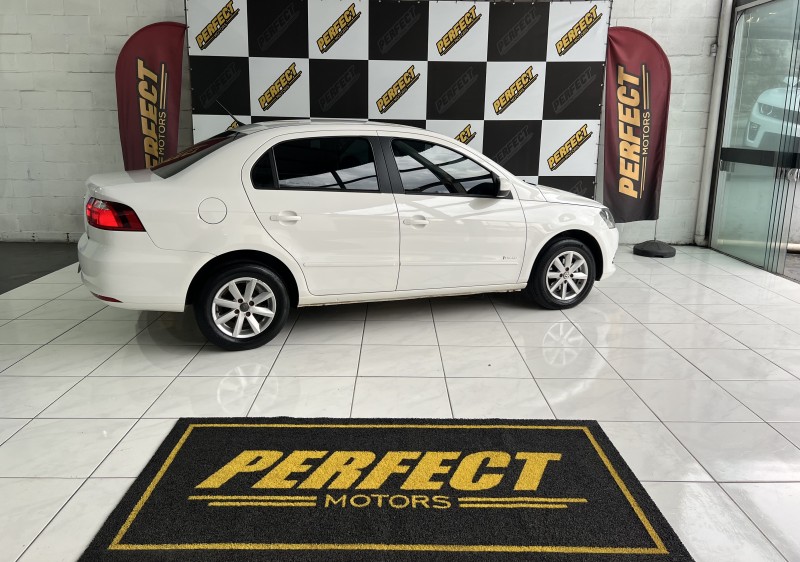 VOYAGE 1.0 MI CITY 8V FLEX 4P MANUAL - 2014 - PORTãO