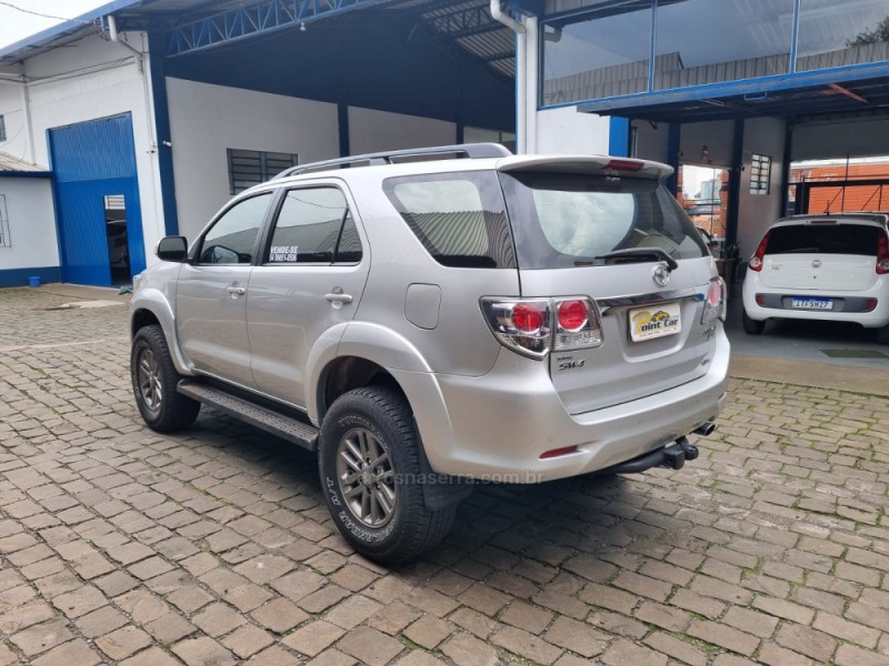 HILUX SW4 3.0 SRV 4X4 7 LUGARES 16V TURBO INTERCOOLER DIESEL 4P AUTOMÁTICO - 2012 - VACARIA