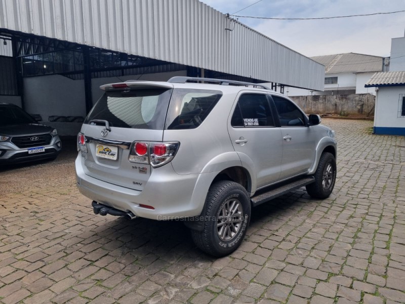 HILUX SW4 3.0 SRV 4X4 7 LUGARES 16V TURBO INTERCOOLER DIESEL 4P AUTOMÁTICO - 2012 - VACARIA