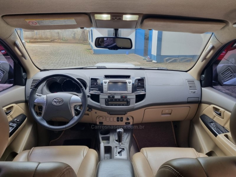 HILUX SW4 3.0 SRV 4X4 7 LUGARES 16V TURBO INTERCOOLER DIESEL 4P AUTOMÁTICO - 2012 - VACARIA