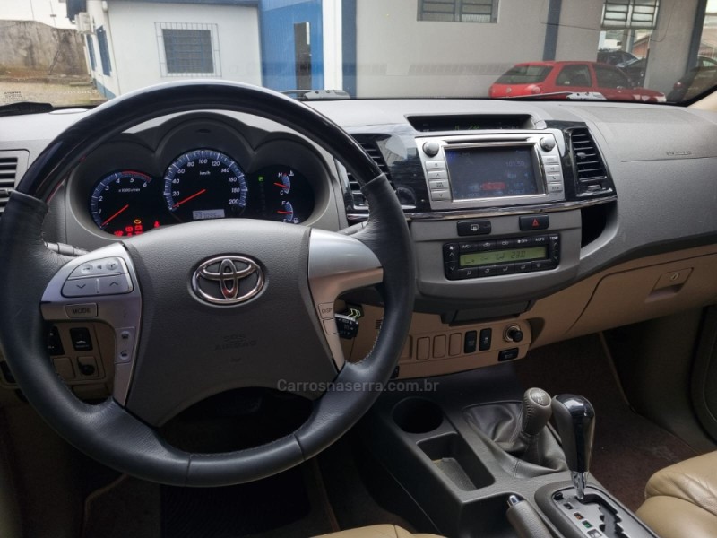 HILUX SW4 3.0 SRV 4X4 7 LUGARES 16V TURBO INTERCOOLER DIESEL 4P AUTOMÁTICO - 2012 - VACARIA