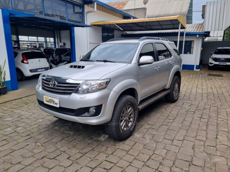 HILUX SW4 3.0 SRV 4X4 7 LUGARES 16V TURBO INTERCOOLER DIESEL 4P AUTOMÁTICO - 2012 - VACARIA