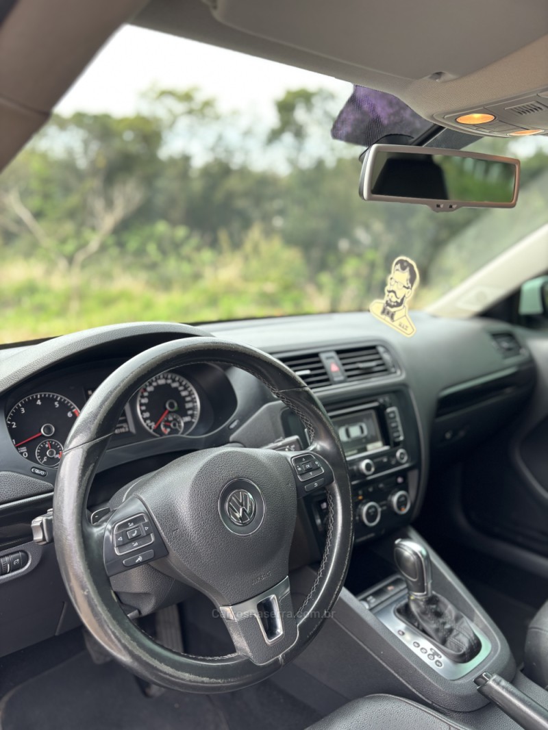 JETTA 2.0 COMFORTLINE FLEX 4P TIPTRONIC - 2014 - SANANDUVA