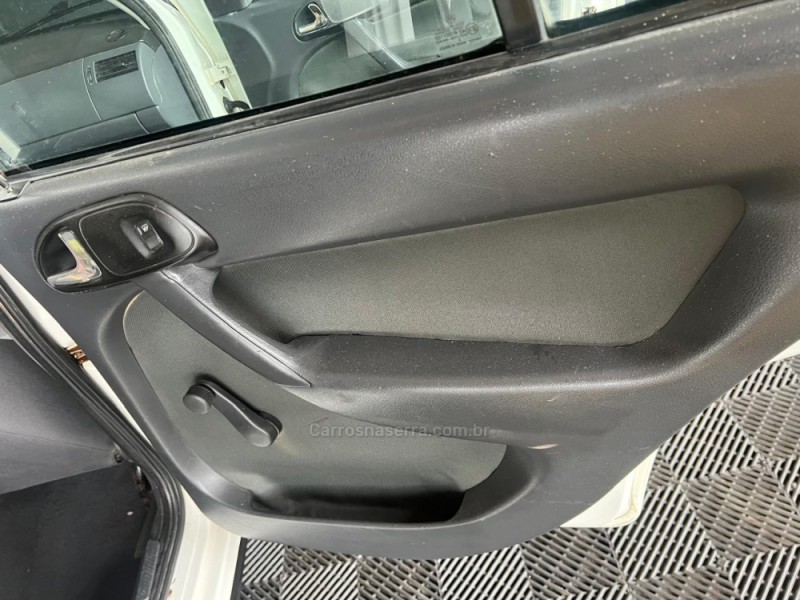 GOL 1.6 MI POWER 8V FLEX 4P MANUAL G.III - 2003 - CAXIAS DO SUL