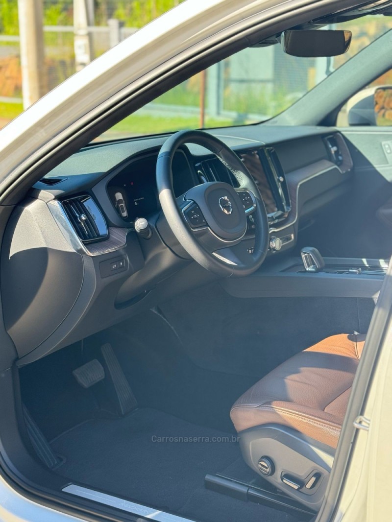 XC60 2.0 T8 ULTIMATE AWD HIBRIDO 4P AUTOMÁTICO - 2023 - IVOTI