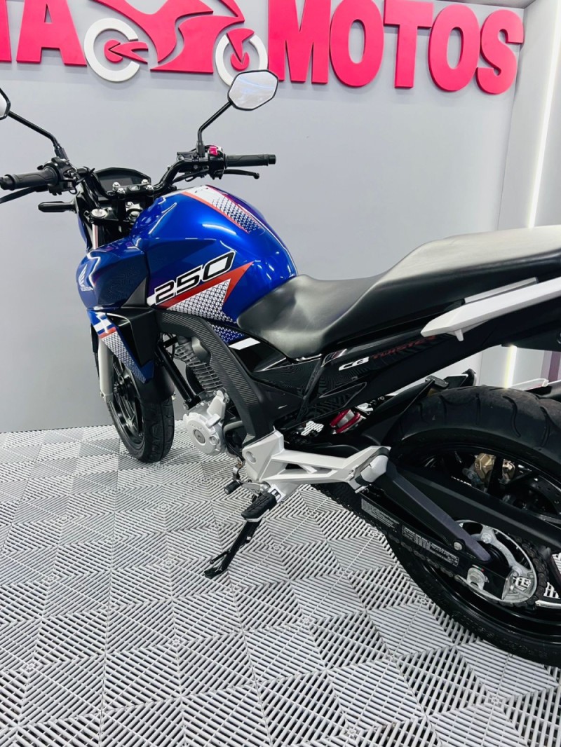 CB 250F TWISTER  - 2022 - CAMPO BOM