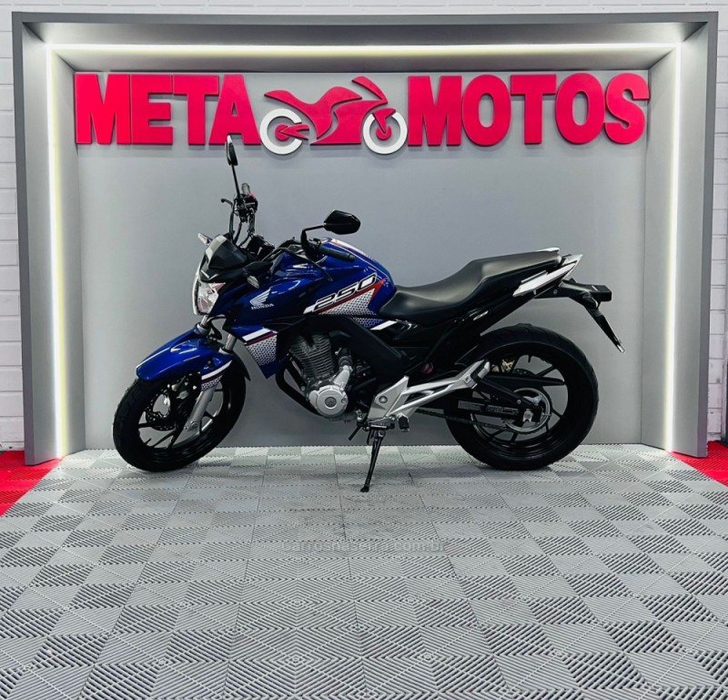 CB 250F TWISTER  - 2022 - CAMPO BOM