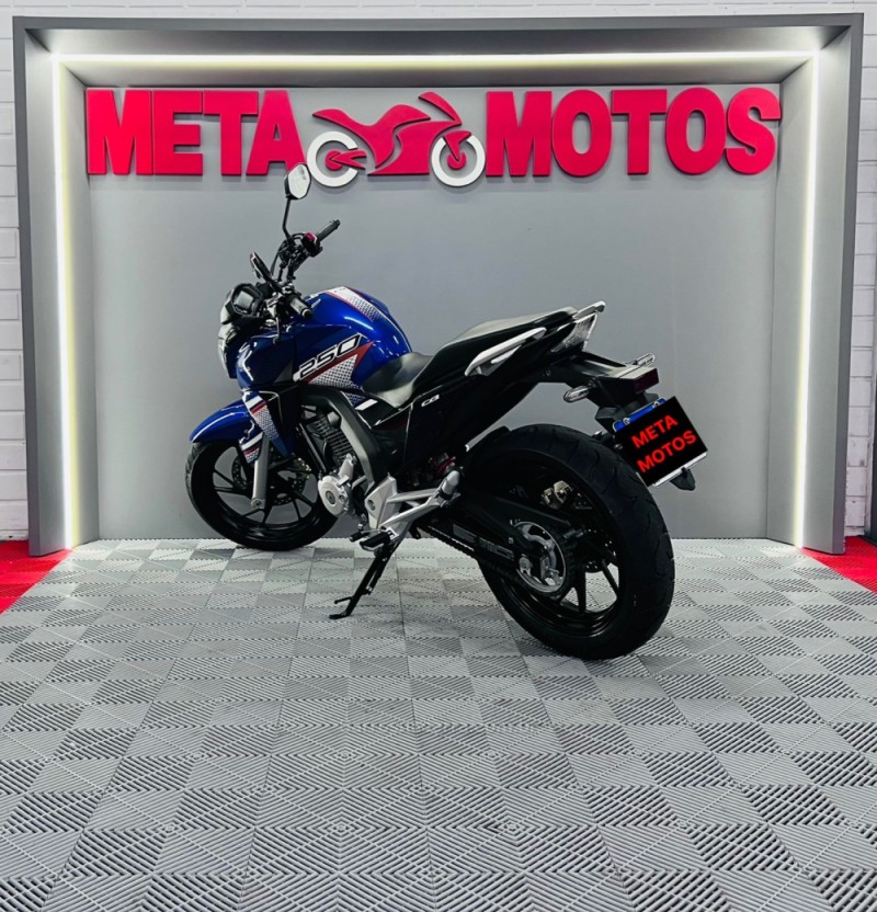 CB 250F TWISTER  - 2022 - CAMPO BOM