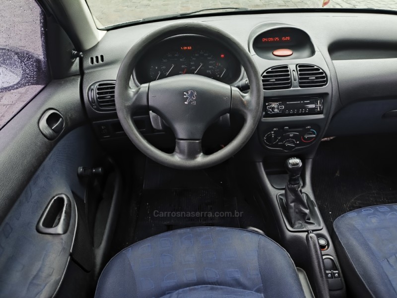 206 1.0 SOLEIL 16V GASOLINA 4P MANUAL - 2003 - FARROUPILHA
