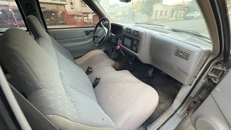 S10 2.2 EFI DLX 4X2 CD 8V GASOLINA 4P MANUAL - 1997 - VACARIA
